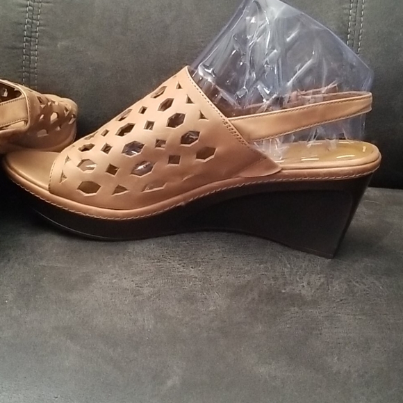 B MCKOWSKY LEATHER SANDAL - Picture 7 of 9